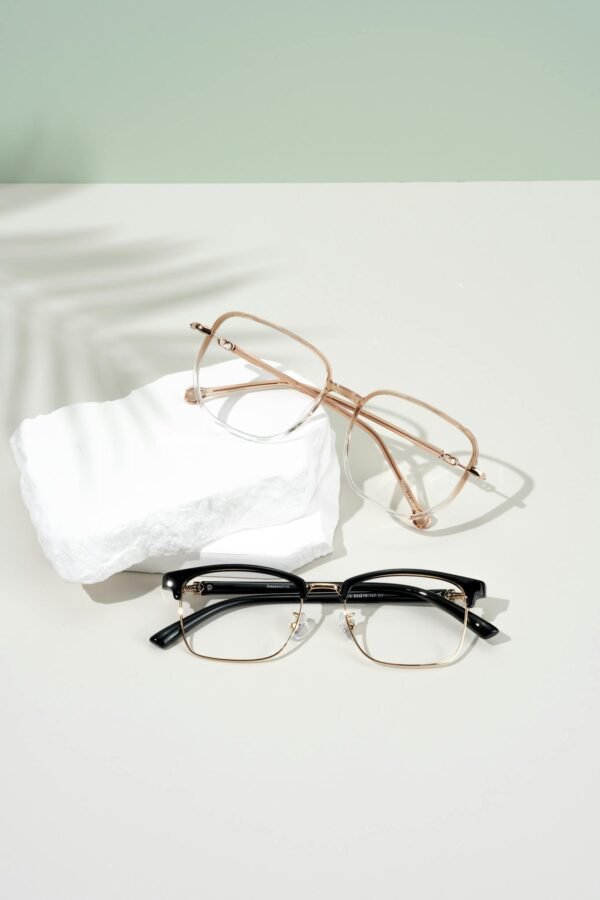 Minimalist image of modern eyeglasses on a neutral background, perfect for fashion and optics.